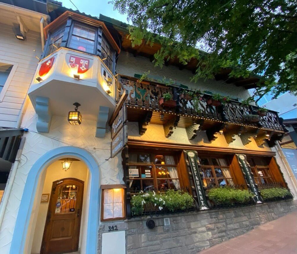 Fachada da Hostería Suiza no centro de Bariloche